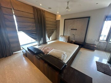Living Room in 4 BHK Apartment at Andheri CHS, Andheri West – for Rent