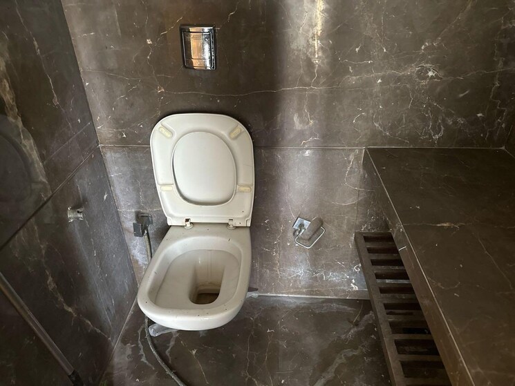 Bathroom, andheri-chs 4 Bedroom 2200 Sq.Ft. Apartment In Andheri West Mumbai 9002645