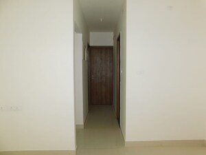 Building Lobby in 1.5 BHK Apartment at Shapoorji Pallonji Sarova, Kandivali East – for Sale