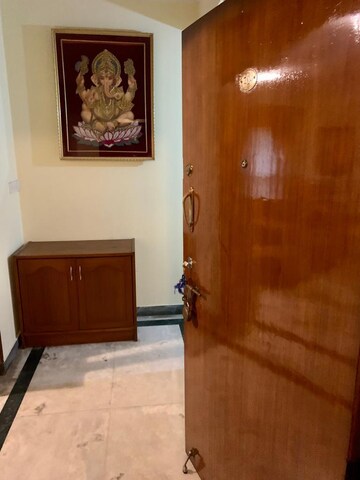 Room in 4 BHK Apartment at Cubbon Terraces, Infantry Road – for Rent