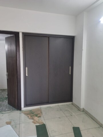 Room in 2 BHK Apartment at Nirala Estate, Tech Zone 4 Greater Noida – for Rent