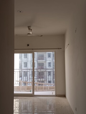 Room in 2 BHK Apartment at Ace Divino, Sector 1 Greater Noida – for Rent