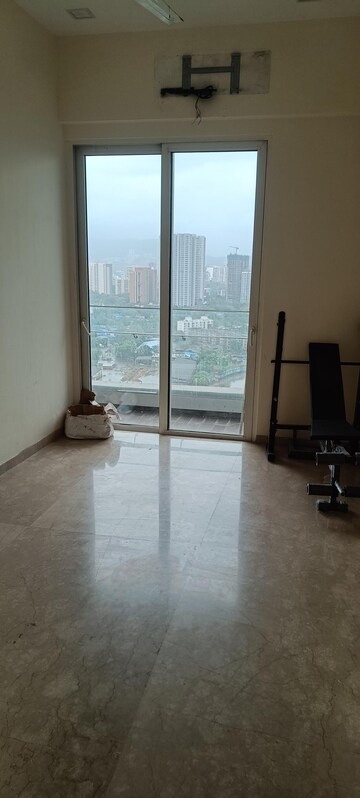 Room in 4 BHK Apartment at Windsor Tower, Andheri West – for Rent