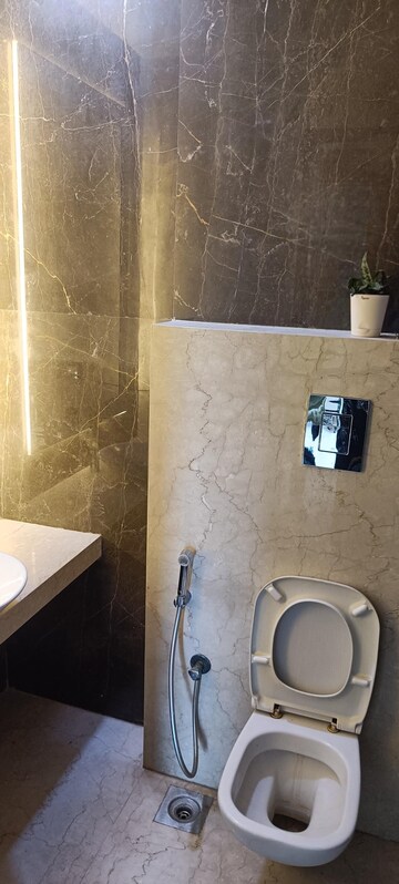 Bathroom in 4 BHK Apartment at Windsor Tower, Andheri West – for Rent