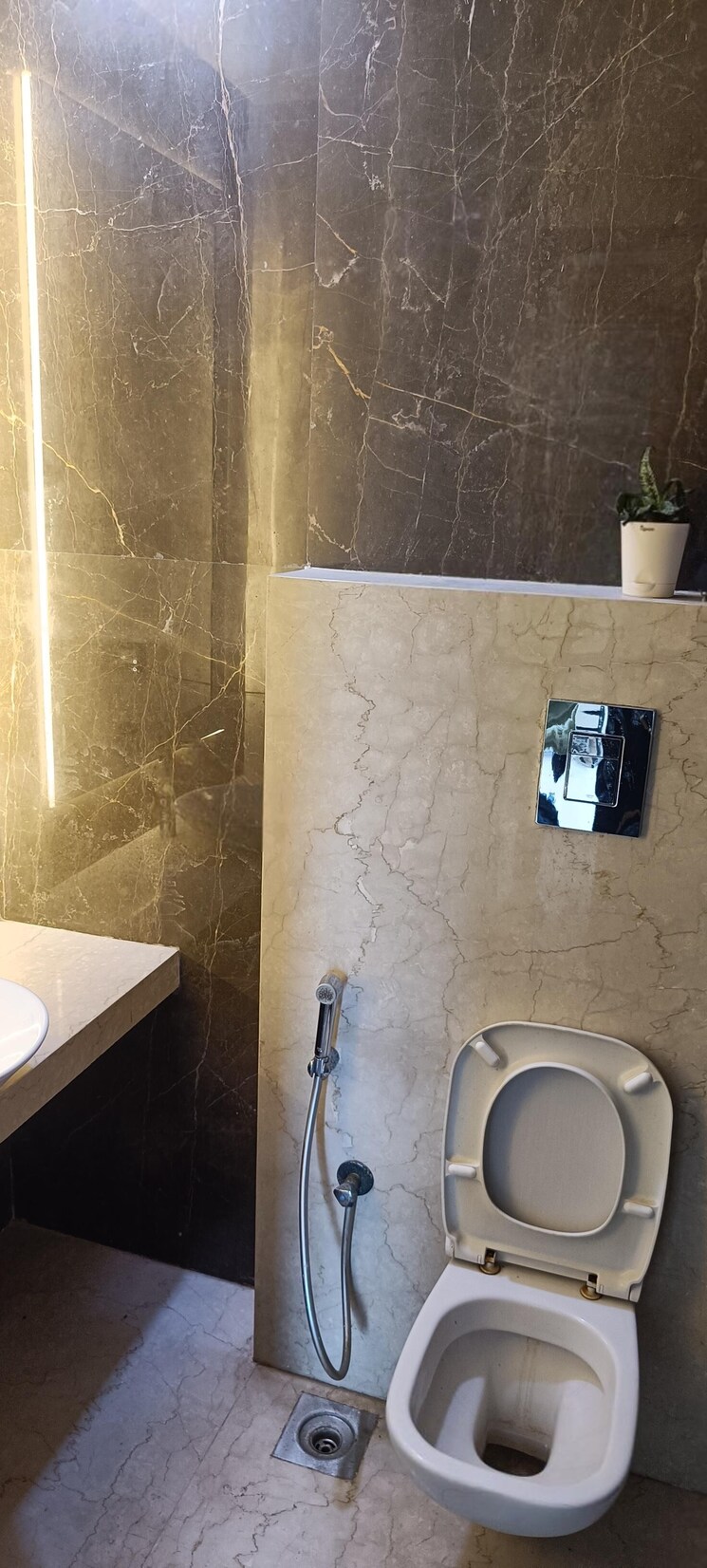 Bathroom, windsor-tower 4 Bedroom 2300 Sq.Ft. Apartment In Andheri West Mumbai 9002686