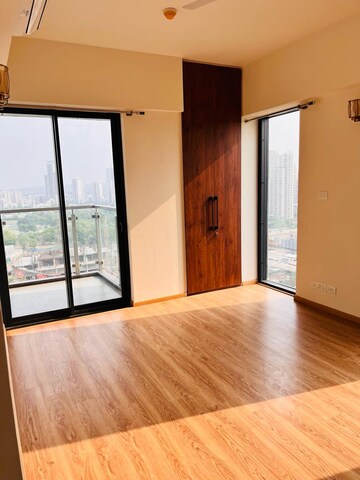 Room in 3 BHK Apartment at M3M Merlin, Sector 67 – for Rent