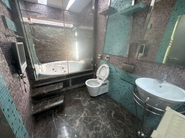 Furnished Amenities in 4 BHK Apartment at Versova – for Rent