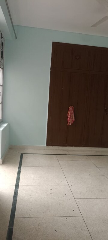 Room in 3 BHK Apartment at Sector 23 Dwarka – for Rent