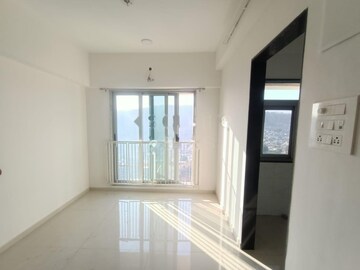 Room in 2 BHK Apartment at Mayfair The View, Vikhroli West – for Rent