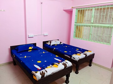 Room in  Pg at Alkapuri – for Rent