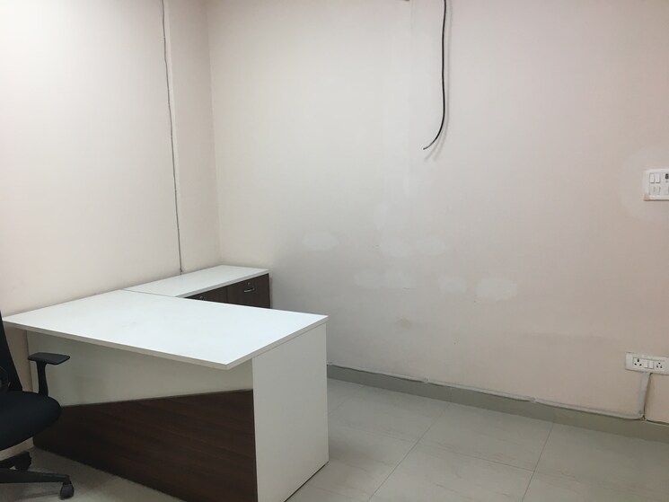 Room, sector 65 Commercial Office Space in IT/SEZ 1000 Sq.Ft. In Sector 65 Noida 9002787