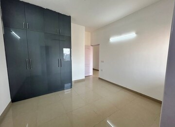 Room in 3 BHK Apartment at Tashee Capital Gateway, Sector 111 – for Rent