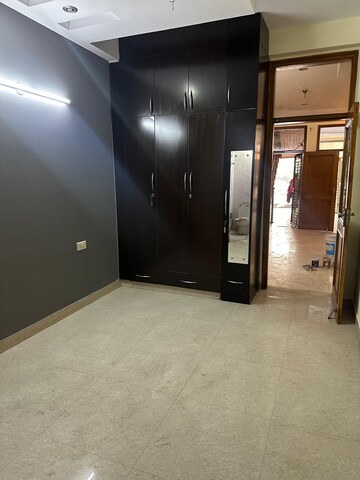 Room in 3 BHK Builder Floor at Sai Enclave Niti Khand, Niti Khand – for Rent