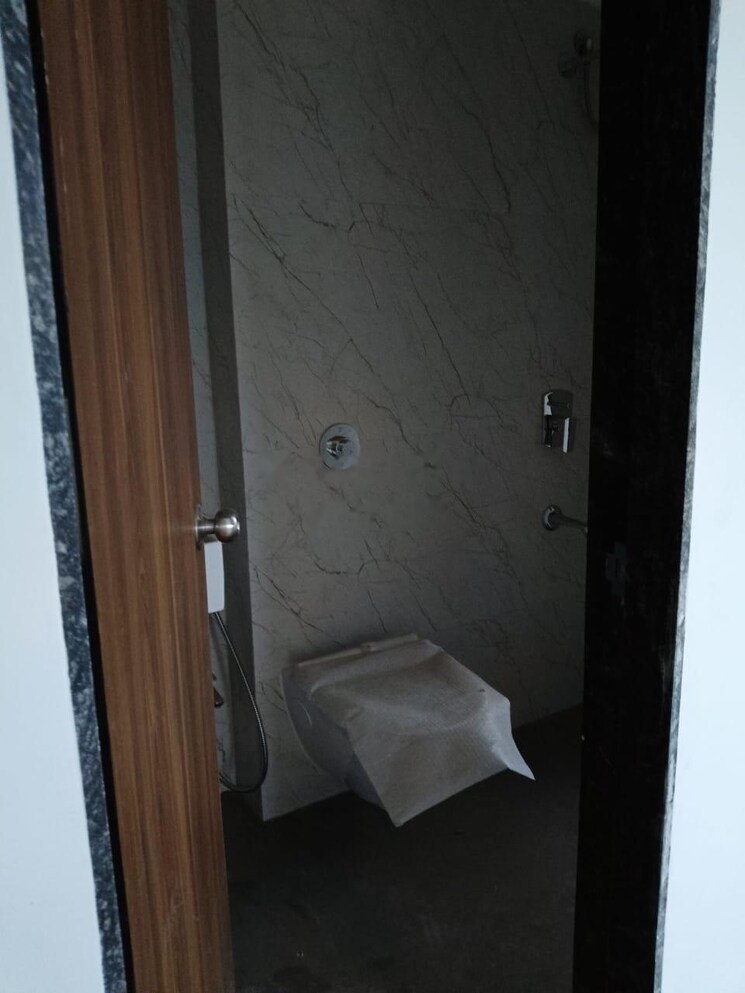 Bathroom, shivalik-bandra-north-gulmohar-avenue 1 Bedroom 325 Sq.Ft. Apartment In Bandra East Mumbai 9002826
