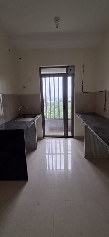 Kitchen in 2 BHK Apartment at Kalpataru Paramount, Kapur Bawdi – for Rent