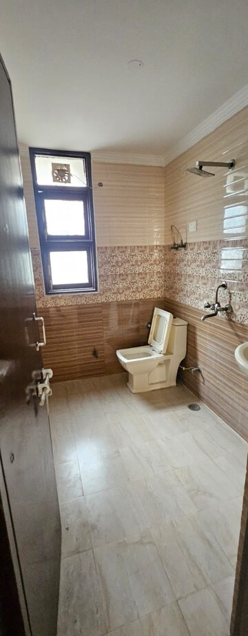 Bathroom in 3 BHK Apartment at Sector 4 Dwarka – for Rent