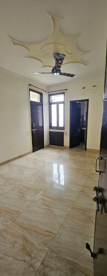 Room in 3 BHK Apartment at Sector 4 Dwarka – for Rent