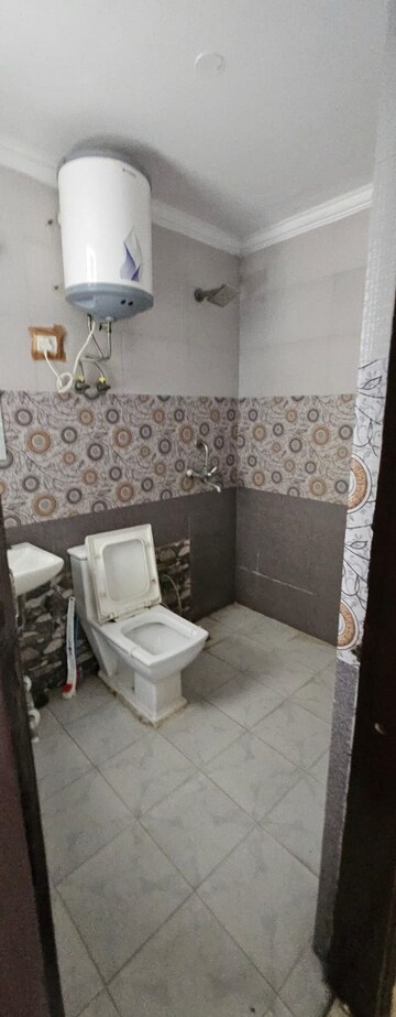 Bathroom in 3 BHK Apartment at Sector 4 Dwarka – for Rent