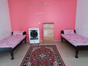 Room in  Pg at Alkapuri – for Rent