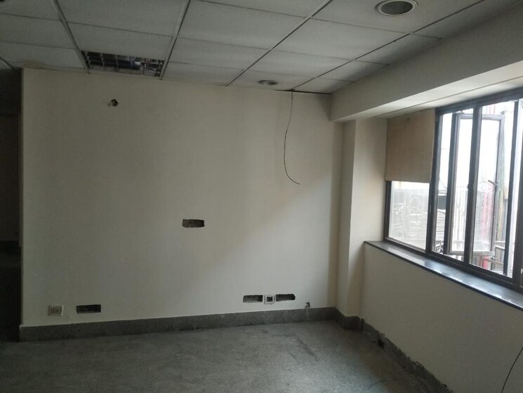 Room, sector 65 Commercial Office Space 1500 Sq.Ft. In Sector 65 Noida 9002868