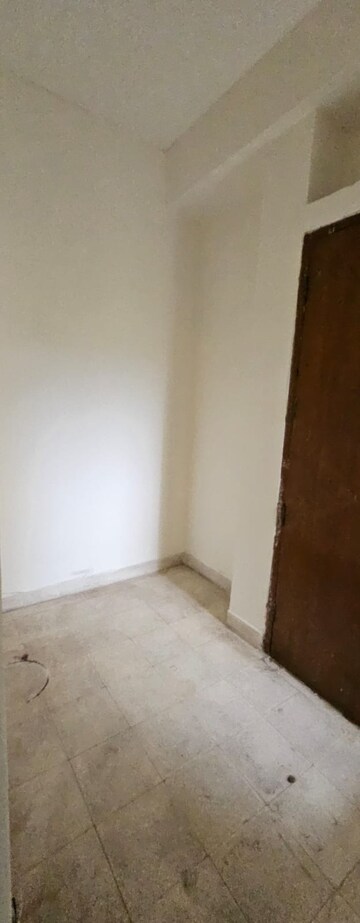 Room in 3 BHK Apartment at Sector 4 Dwarka – for Rent