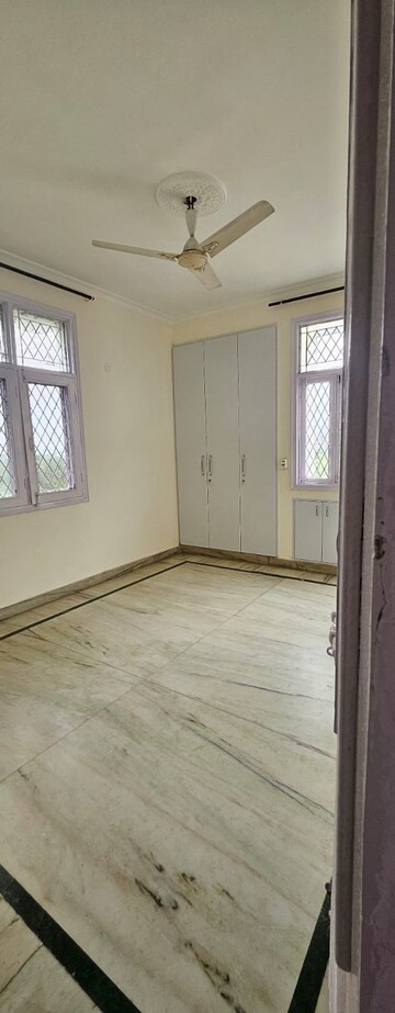 Room in 3 BHK Apartment at Sector 4 Dwarka – for Rent