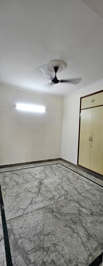 Room in 3 BHK Apartment at Sector 4 Dwarka – for Rent