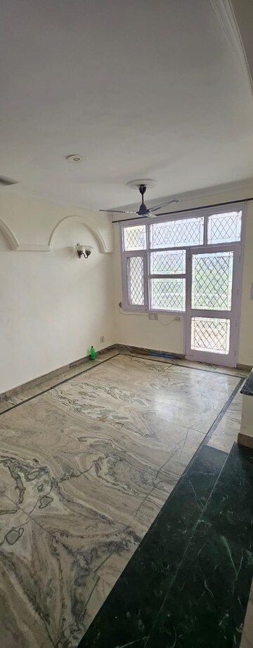 Room in 3 BHK Apartment at Sector 4 Dwarka – for Rent