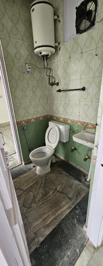 Bathroom in 3 BHK Apartment at Sector 4 Dwarka – for Rent