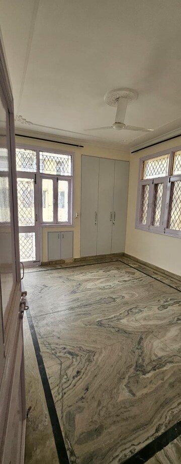 Room in 3 BHK Apartment at Sector 4 Dwarka – for Rent