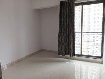 Room in 2 BHK Apartment at Runwal Eirene, Balkum Pada – for Rent