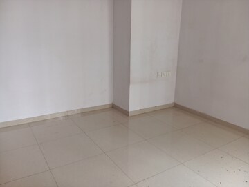 Room in 2 BHK Apartment at Runwal Eirene, Balkum Pada – for Rent