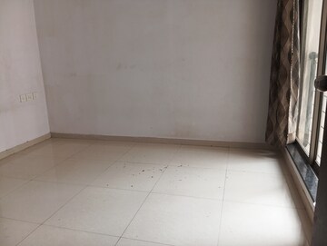 Room in 2 BHK Apartment at Runwal Eirene, Balkum Pada – for Rent