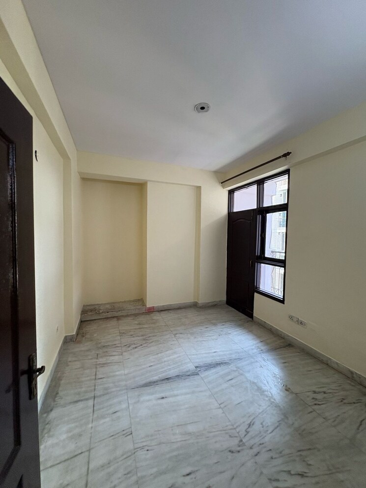 Room, sector 23 dwarka 3 Bedroom 1550 Sq.Ft. Apartment In Sector 23 Dwarka Delhi 9002953