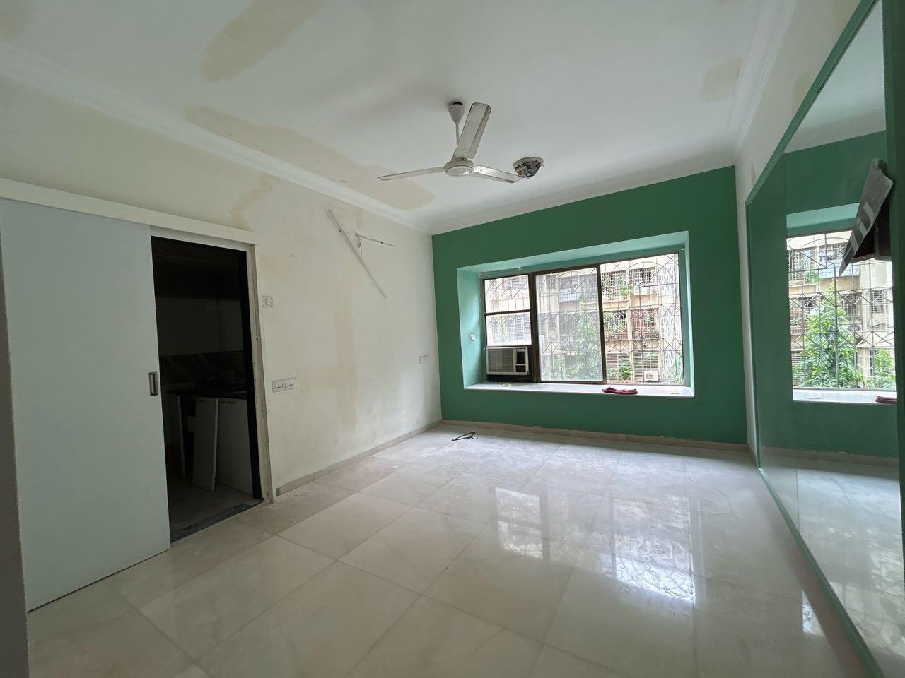 4 BHK + Servant Room Apartment For Rent in Lokhandwala Complex
