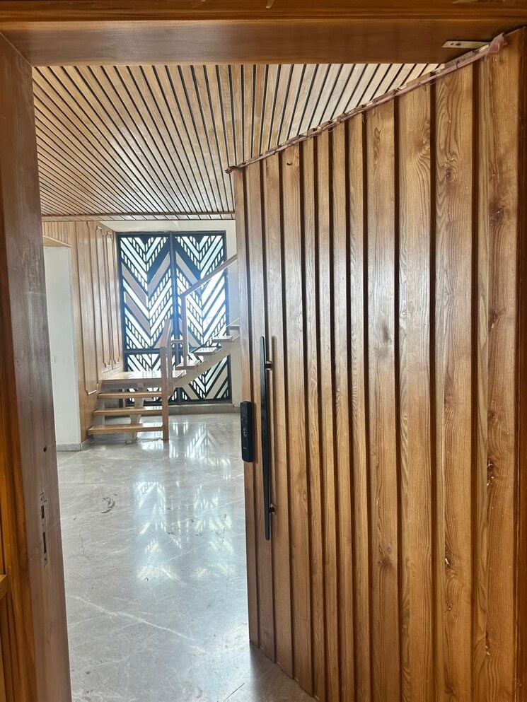 undefined, m3m-merlin 5 Bedroom 6000 Sq.Ft. Penthouse In Sector 67 Gurgaon 9002997