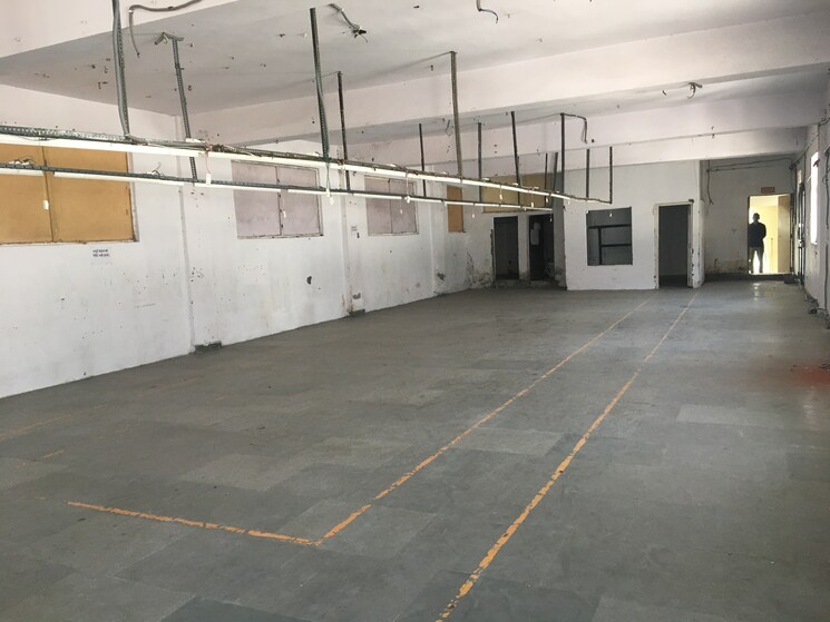  Parking, sector 65 Commercial Office Space 2500 Sq.Ft. In Sector 65 Noida 9002972