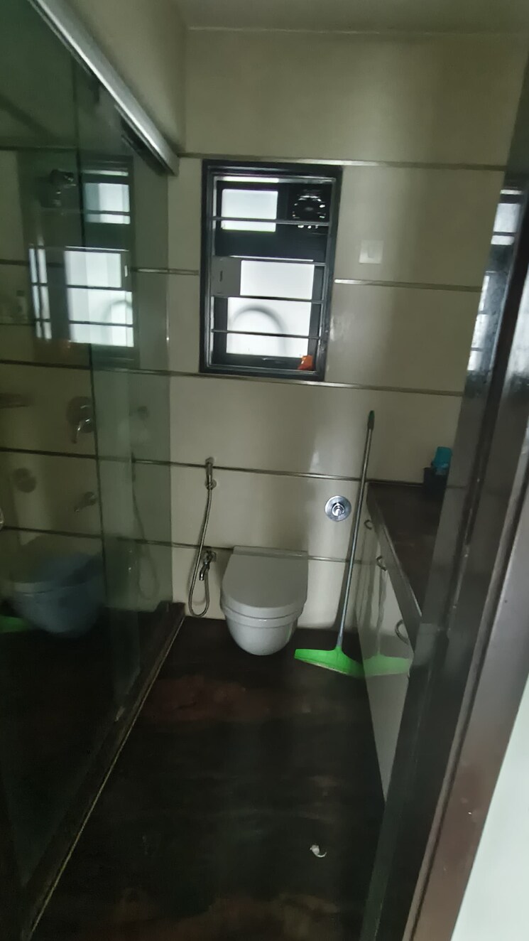 Bathroom, godrej-platinum-mumbai 2 Bedroom 843 Sq.Ft. Apartment In Vikhroli East Mumbai 9002985