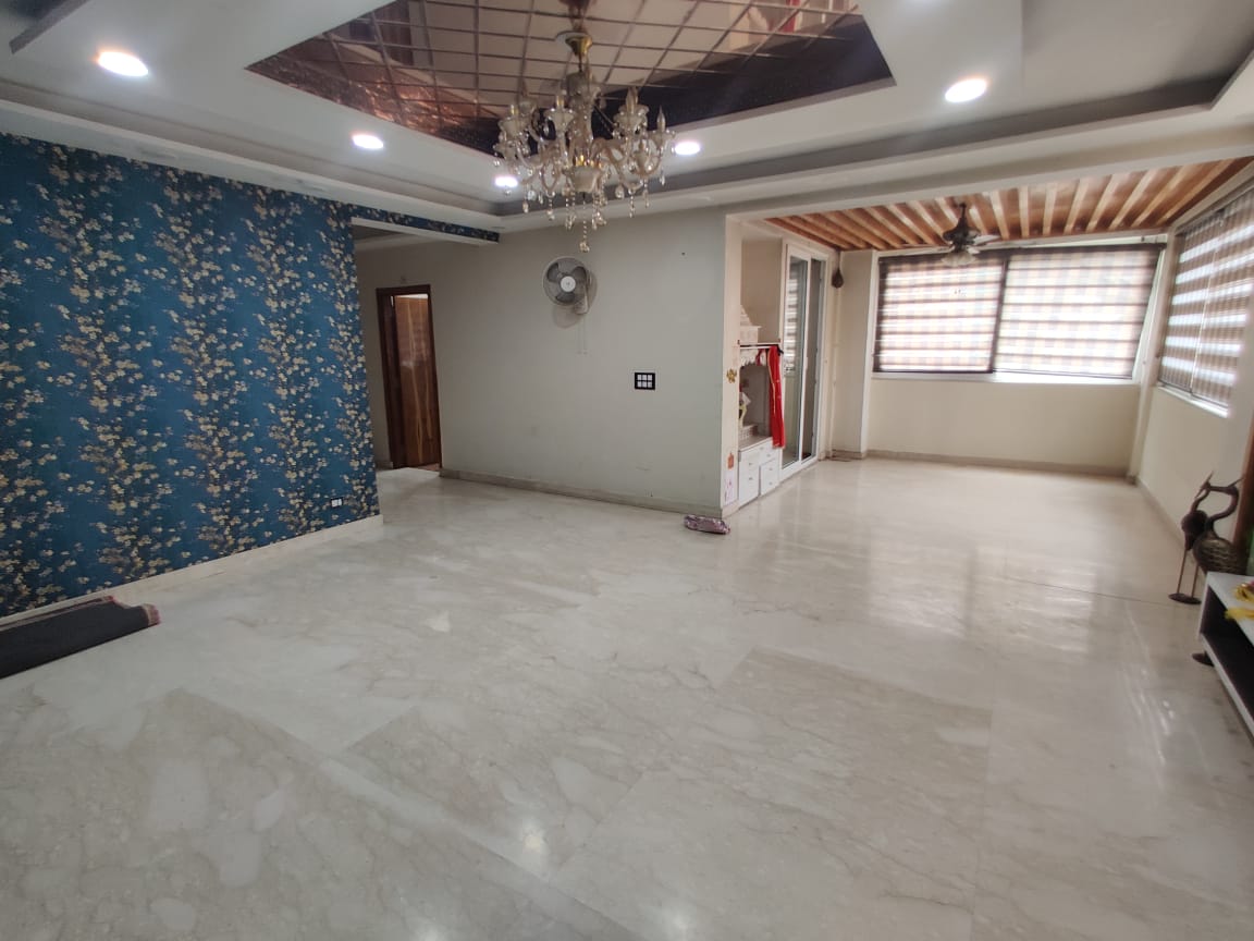 4 BHK + Servant Room Apartment For Rent in Chitrakoot Dham Apartment
