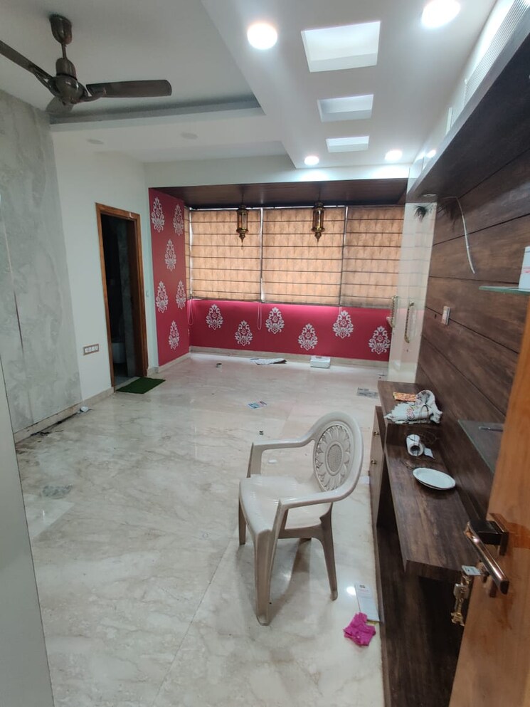 Room, sector 19 dwarka 4 Bedroom 3000 Sq.Ft. Apartment In Sector 19 Dwarka Delhi 9003024