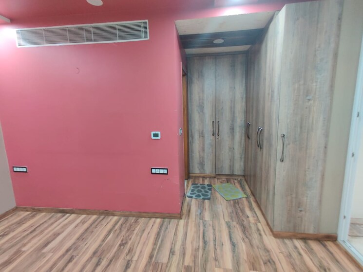 Room, sector 19 dwarka 4 Bedroom 3000 Sq.Ft. Apartment In Sector 19 Dwarka Delhi 9003024