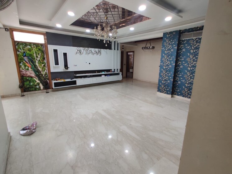 Room, sector 19 dwarka 4 Bedroom 3000 Sq.Ft. Apartment In Sector 19 Dwarka Delhi 9003024