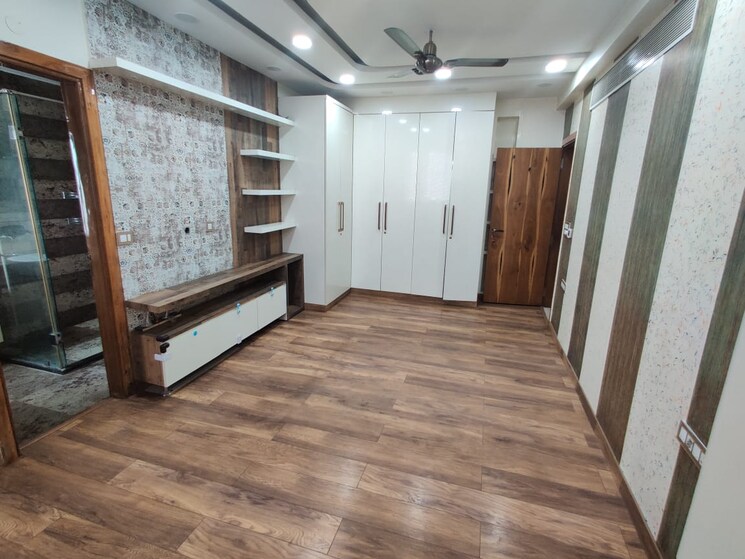 Room, sector 19 dwarka 4 Bedroom 3000 Sq.Ft. Apartment In Sector 19 Dwarka Delhi 9003024