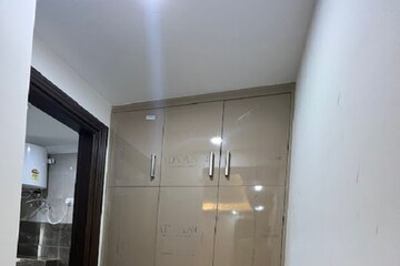 Furnished Amenities in 2 BHK Apartment at Ardee Mall, Sector 52 – for Rent