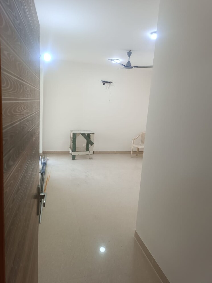 Room, sector 19b dwarka 3 Bedroom 1850 Sq.Ft. Apartment In Sector 19b Dwarka Delhi 9003035