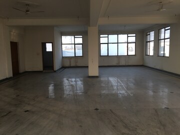 Room in  Office Space in IT/SEZ at Sector 65 – for Rent