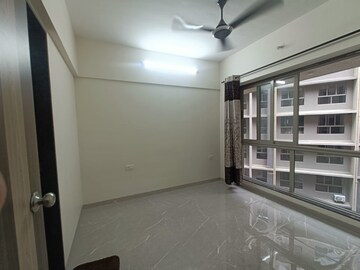 Room in 1 BHK Apartment at Veena Smart Homes, Kandivali West – for Rent