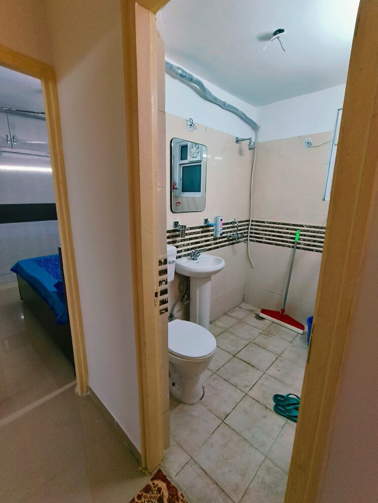 Bathroom, shree-vardhman-green-court 2 Bedroom 690 Sq.Ft. Apartment In Sector 90 Gurgaon 9003000