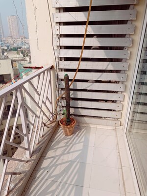 Balcony in 3.5 BHK Apartment at Amrapali Eden Park, Sector 50 – for Sale