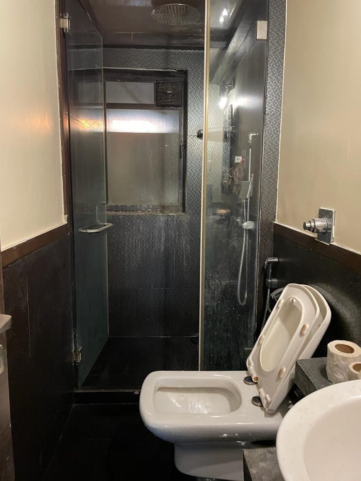 Bathroom, brookhill-tower 4 Bedroom 1800 Sq.Ft. Apartment In Andheri West Mumbai 9003063